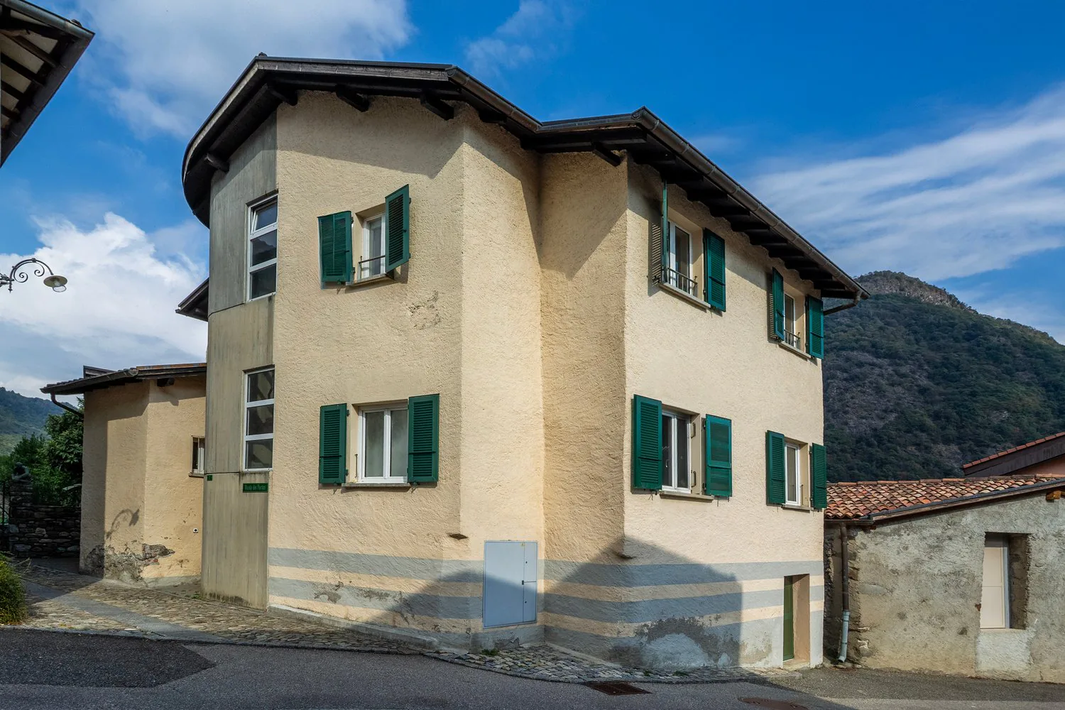 Versatile property with two residential units
