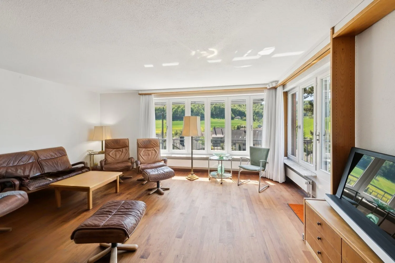 Family-friendly single-family house in sunny hillside location with plenty of ...