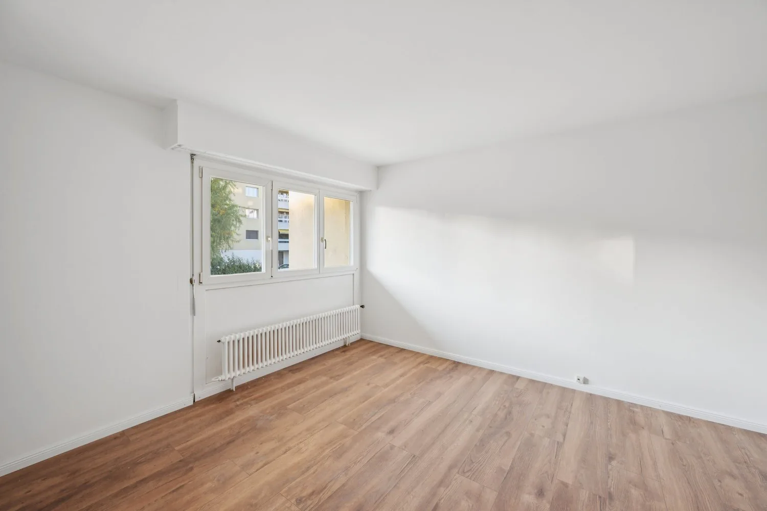 Studio on the 1st floor in Romanel, available immediately