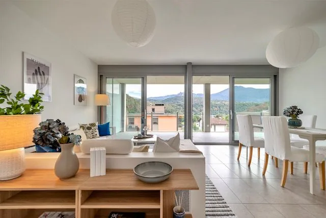 Gravesano - appartement élégant 2,5 pièces avec grande terrasse panoramique