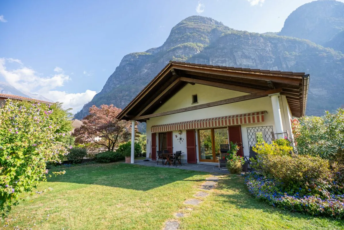 Nous vendons une villa à Cevio immergée dans le calme
