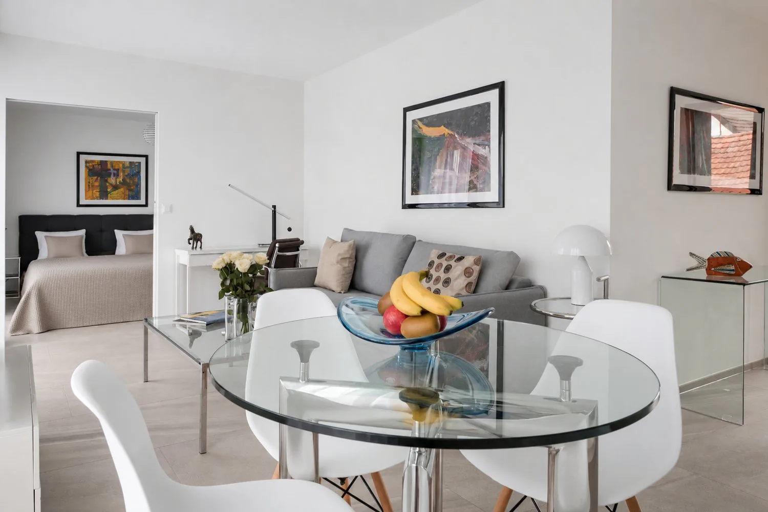 Charmant appartement de 2,5 pièces en mansarde avec balcon à Zürich Wiedikon