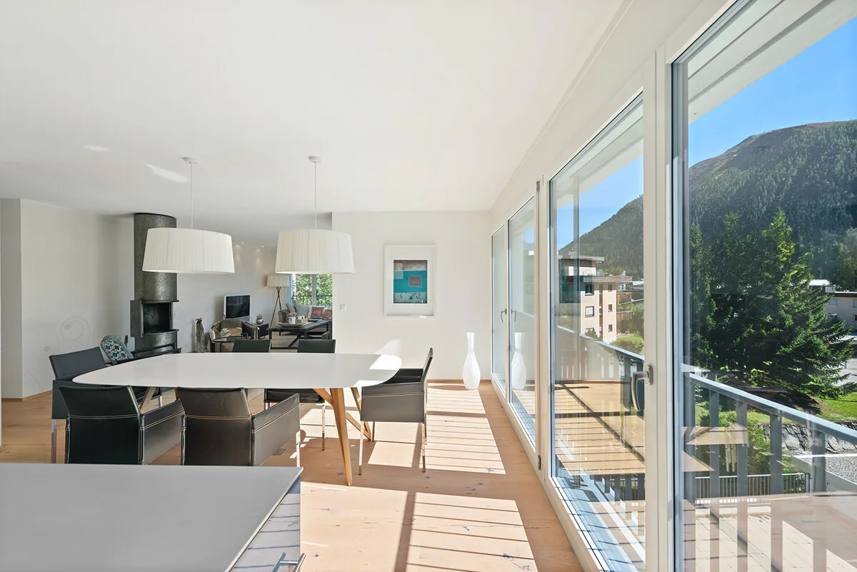 Davos: sunny attic apartment with impressive mountain views