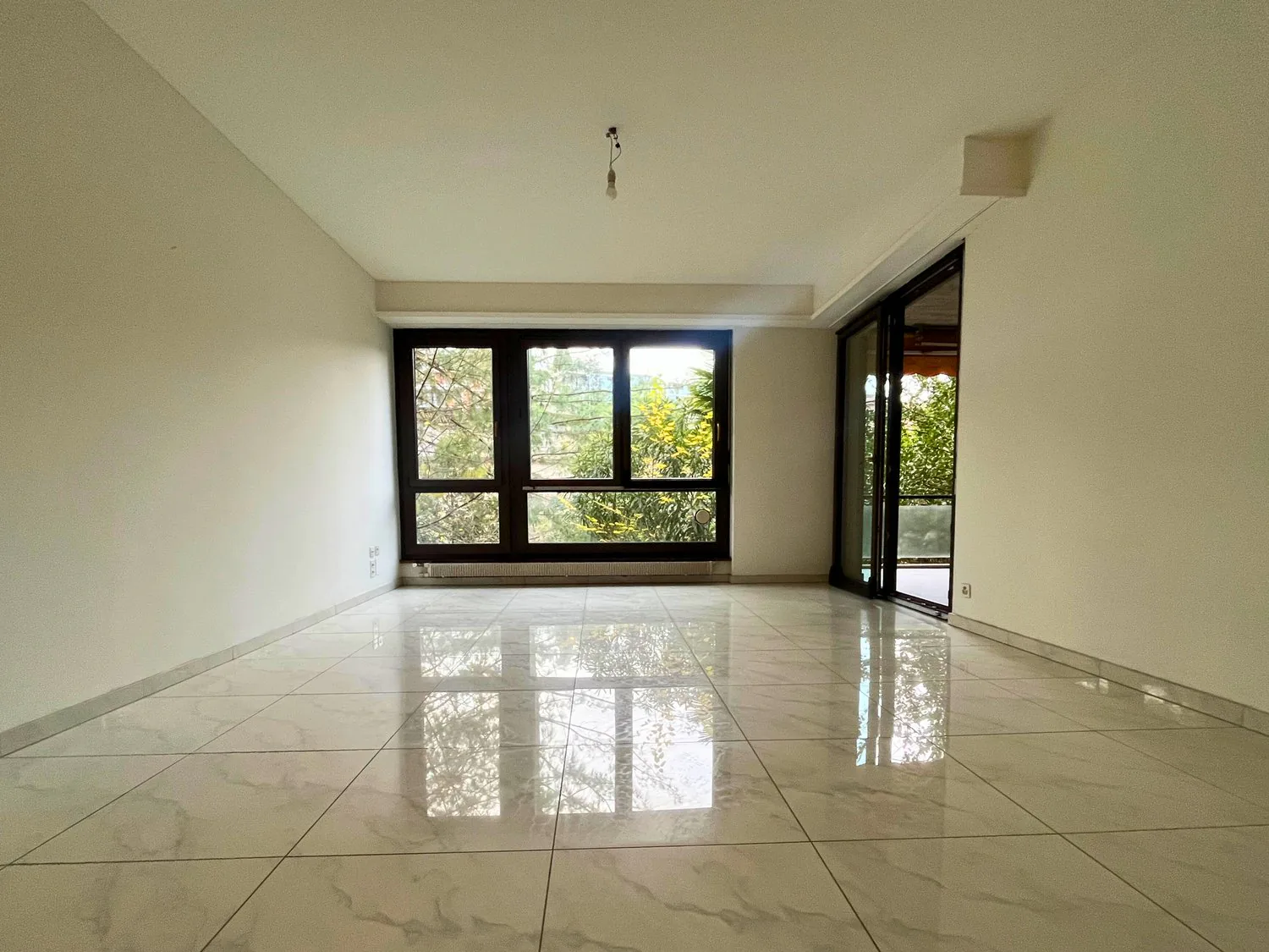 LUGANO LORETO – BRIGHT 3.5-ROOM APARTMENT WITH LARGE TERRACE, SURROUNDED BY GREENERY