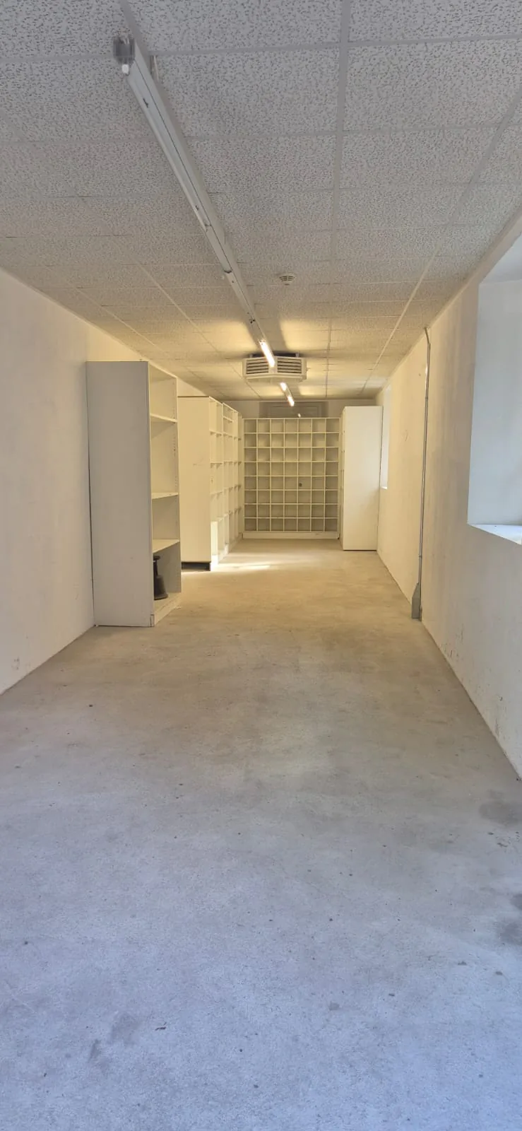 Local commercial avec garage à louer – Rue de la Concorde 53, Le Locle