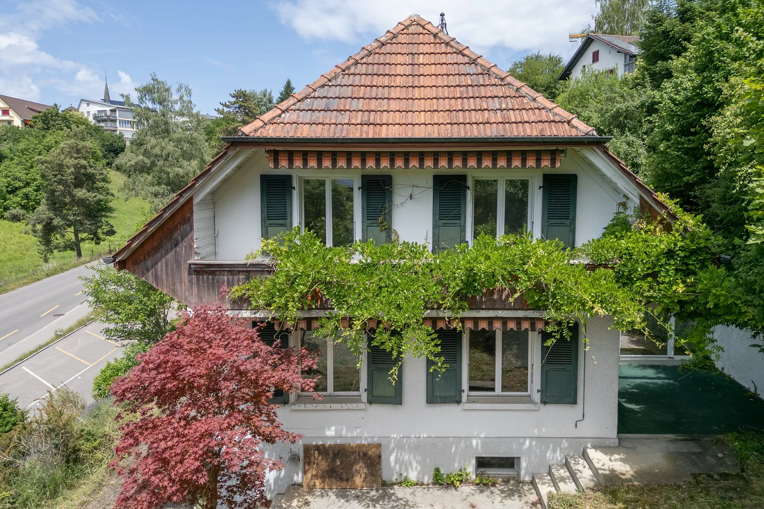 Single-family house with building land reserve in central location