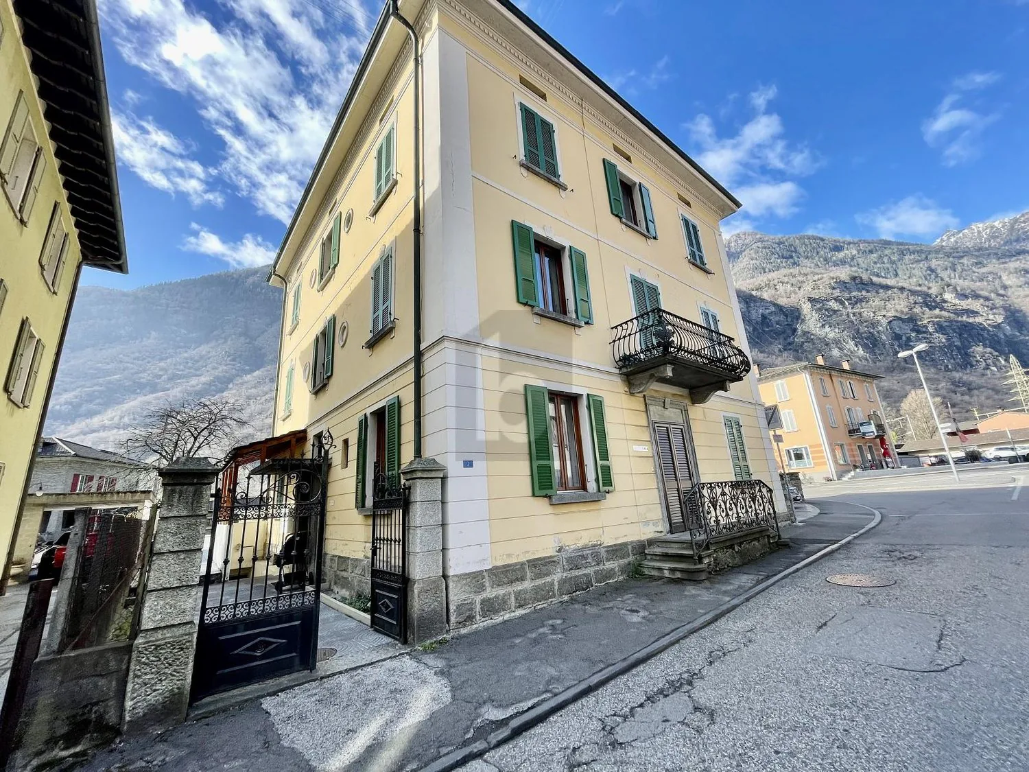 Maison intéressante avec 4 appartements