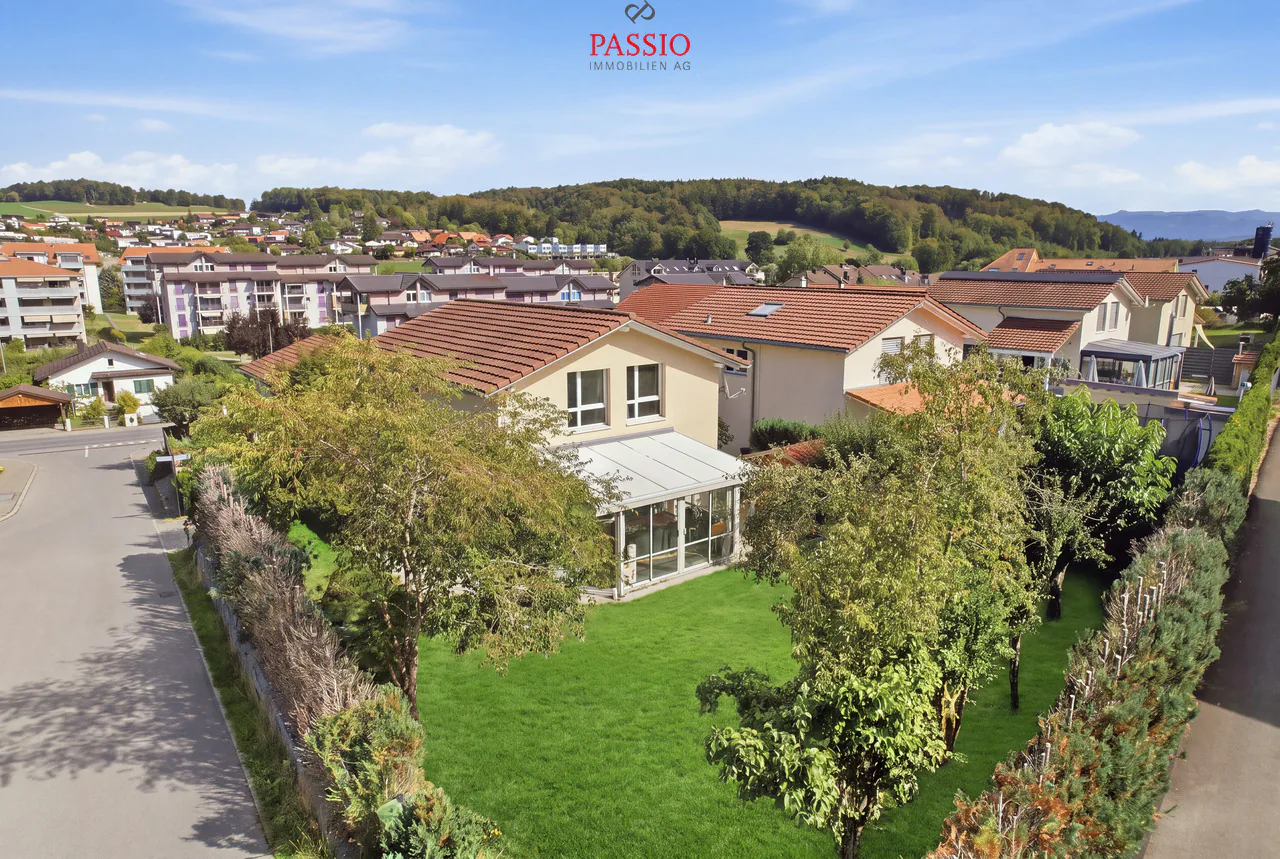 5.5-Zimmer-Familienhaus mit Wintergarten und Gartenidylle