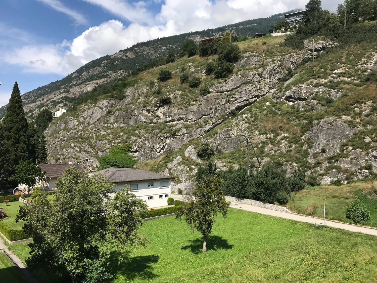 3.5 ROOMS WITH TERRACE AND INDOOR PARKING - BUILT IN 2021 - IDEAL LOCATION / MALOC-IMMO