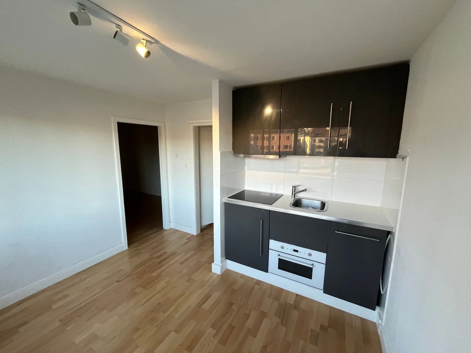 Appartement 2 pièces rénové avec vue, calme et bien situé à La Chaux-de-Fonds