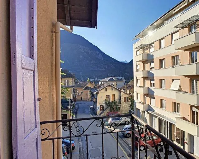 Sierre Dachgeschoß-Duplexwohnung im letzten Stock mit enormem Dachboden zur Ausnutzung