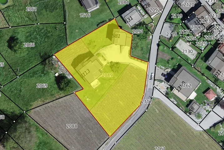 Grône, Pramagnon, parcelle di 1'567 m2 con casa familiare affascinante e una fattoria senza vis-à-vis