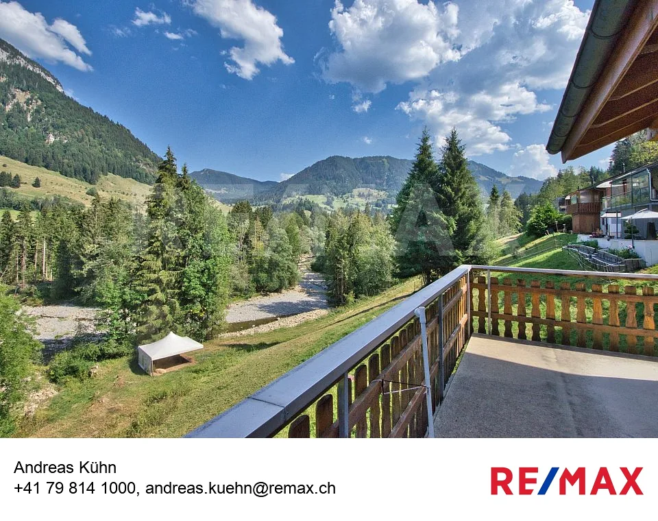 Chalet avec paysage de montagne à Flühli, un idylle de vacances ou un foyer dans la nature