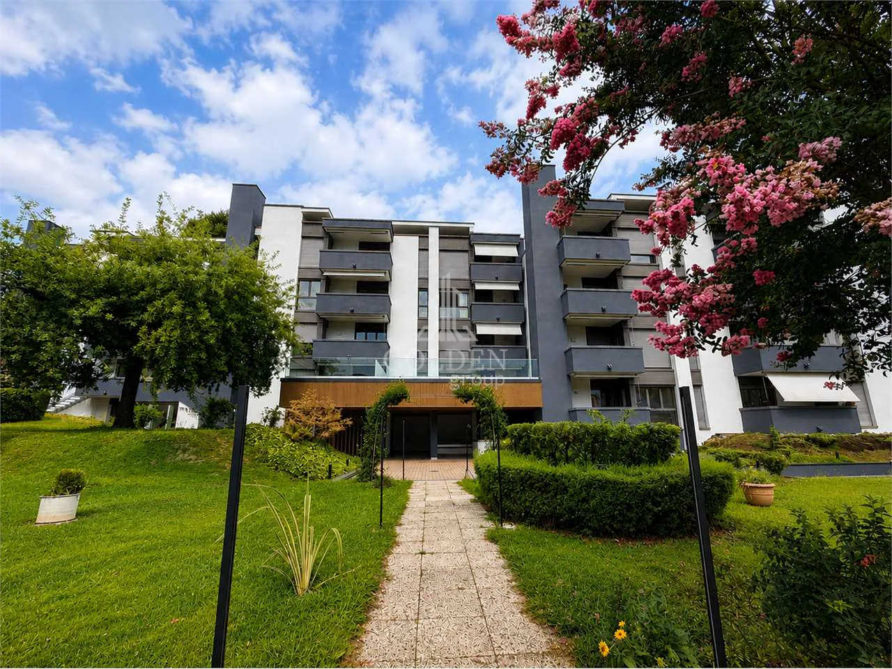 Lugano-Breganzona - 3.5 Zimmer mit exklusivem Garten von 311 m², Stabi