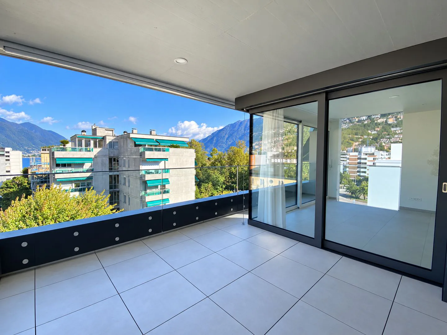 Bright 3.5-Room Apartment Just Steps from the Lake