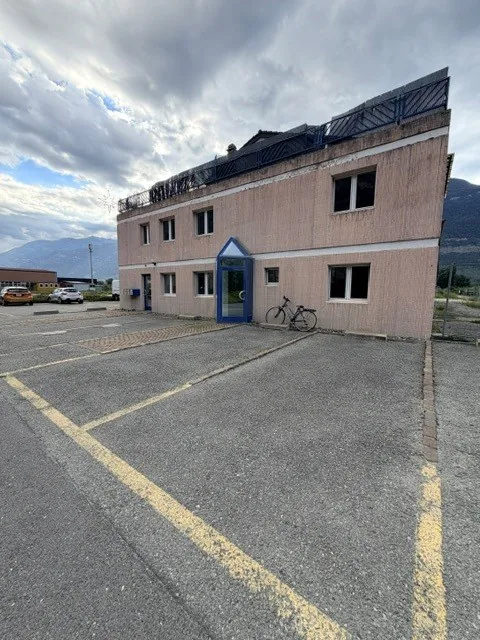 In affitto – Locale commerciale di 170 m² a Fully, divisibile in 3 spazi indipendenti