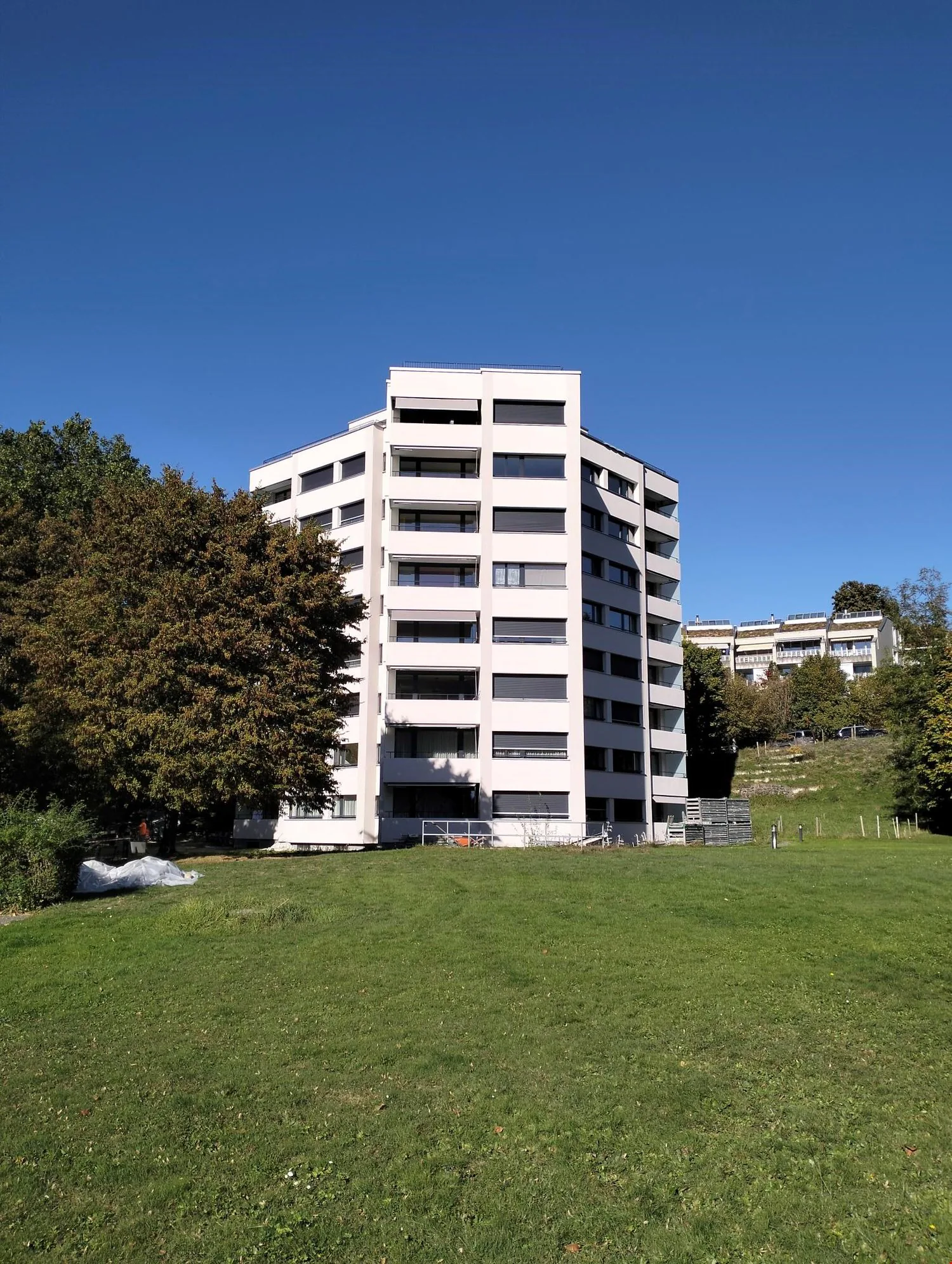 Spacious 2.5-room apartment in a quiet neighborhood!