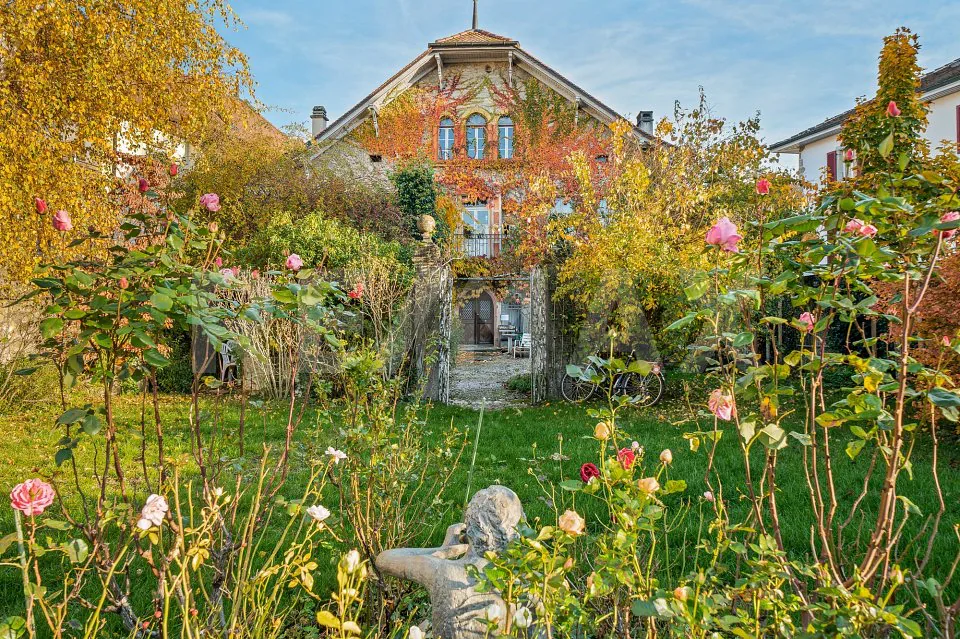Un Joyaux historique au centre d'Estavayer: 600 m² habitables