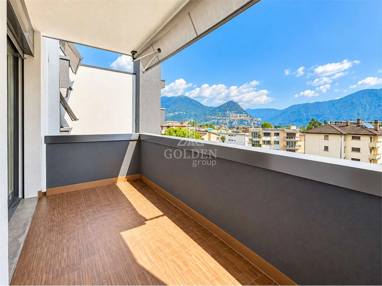 Breganzona - 3.5 Zimmer von 95 m² im 1. Stock mit Balkon, Residenz renoviert