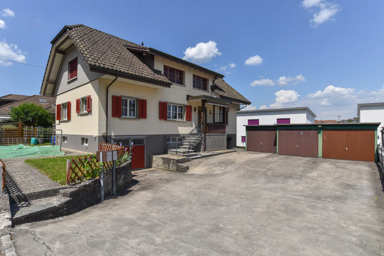 Gepflegtes Zweifamilienhaus zur Umnutzung als grosses Einfamilienhaus