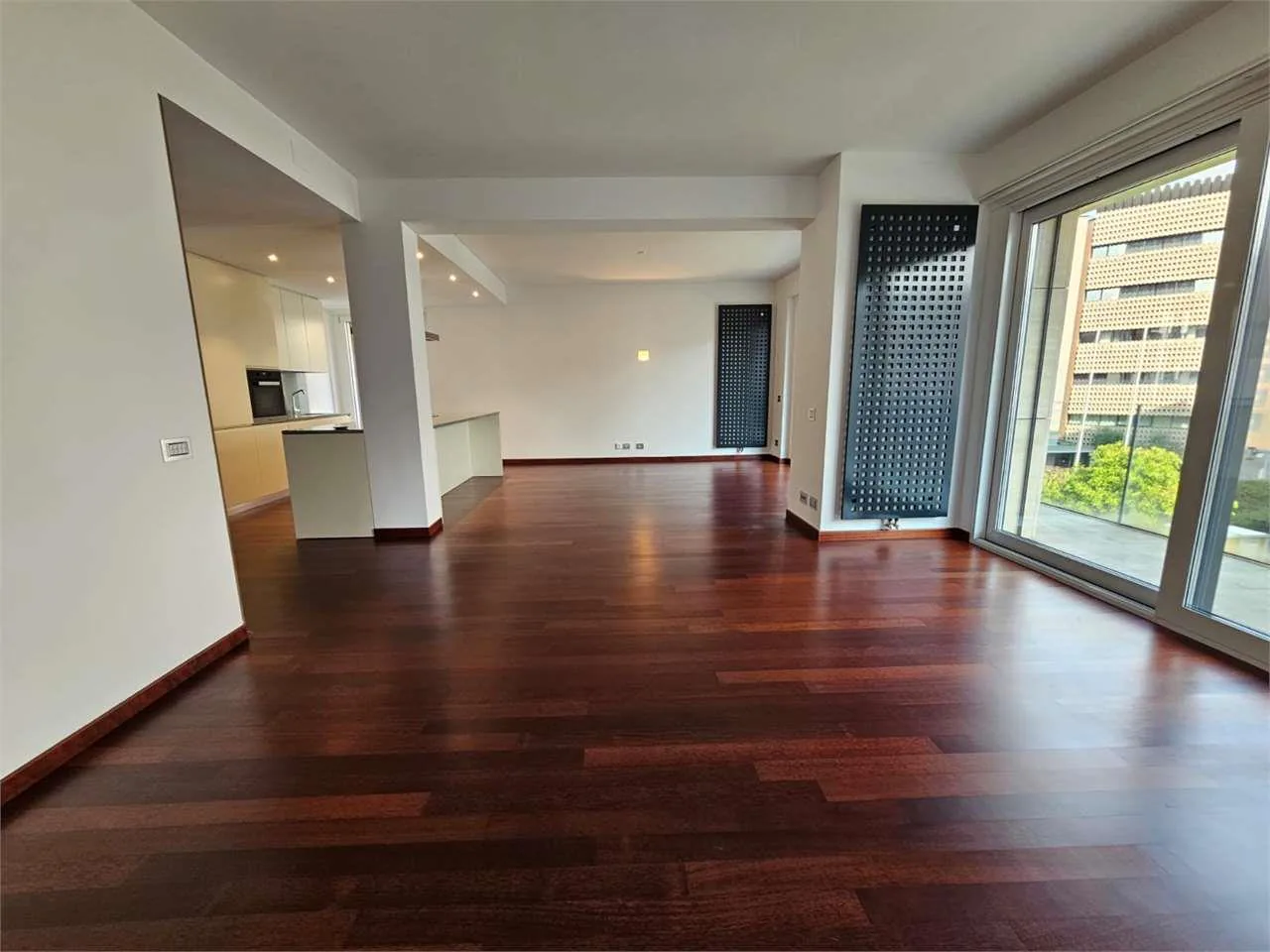 Spacious 4.5-room apartment in central location in Lugano - Via Franscini 3