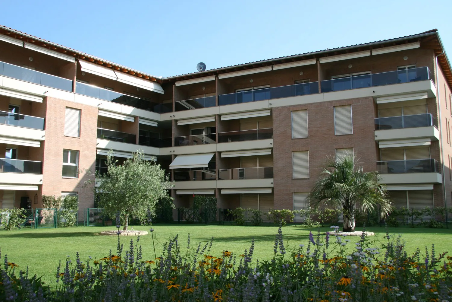 Modern and elegant 3.5-room apartment in Ascona, just a few steps from the lake shore