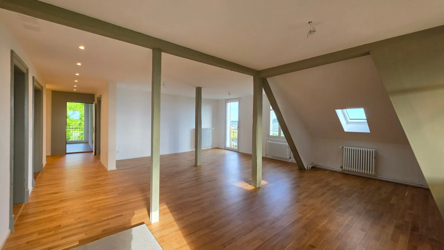 3.5 room attic apartment 109m2 on the 4th floor with large terrace 36m2