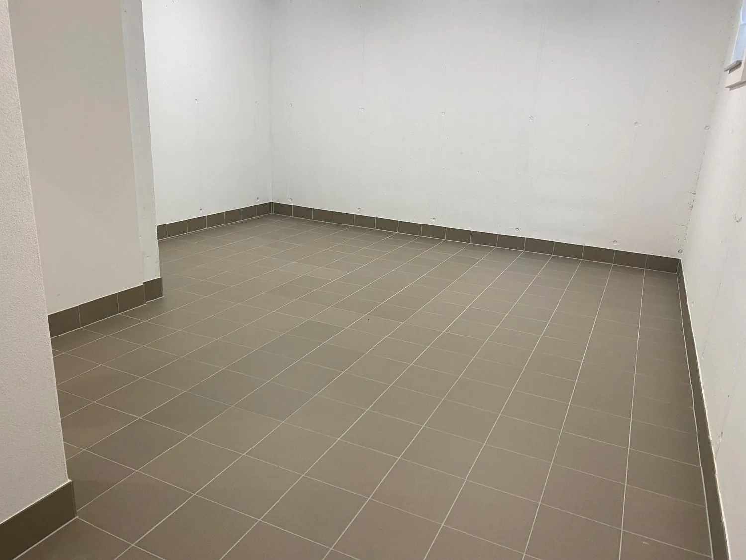 25 sqm storage for rent in Mendrisio – CITY CENTER