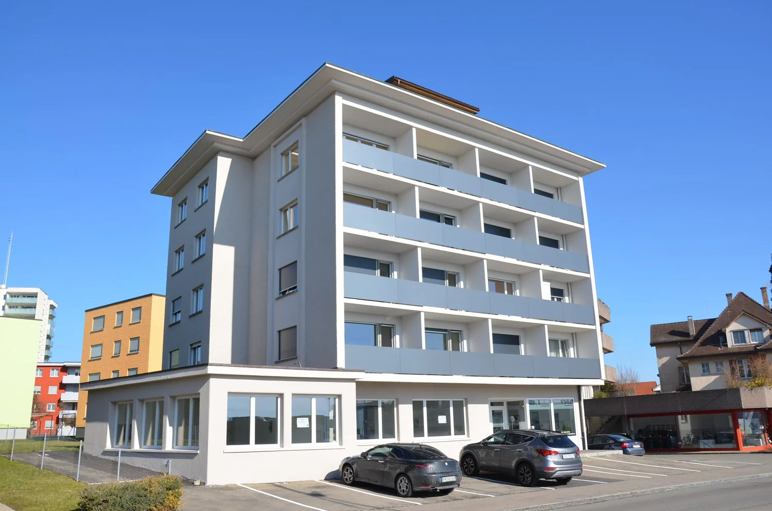 appartement moderne de 1,5 pièces avec balcon et ascenseur dans la maison au centre-ville