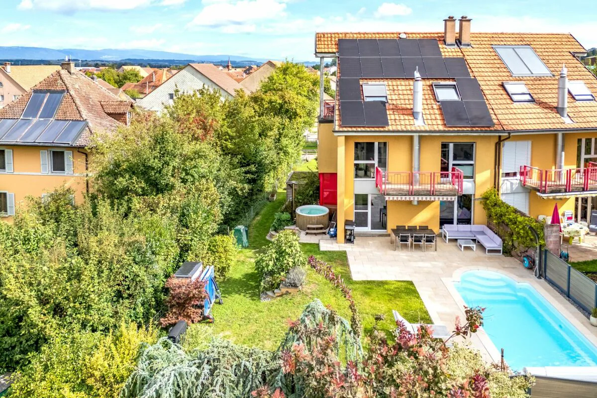 Architect's villa with 7.5 rooms, heated pool and jacuzzi in Corcelles-près-Payerne