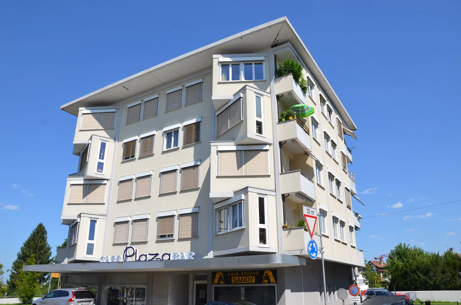 Appartement moderne de 3,5 pièces dans un emplacement central (avec ascenseur dans la maison)