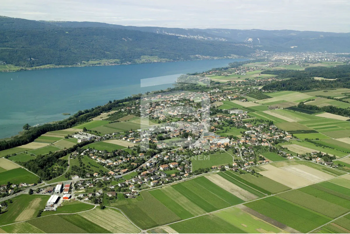 Appartement d'attique moderne avec vue imprenable à Täuffelen