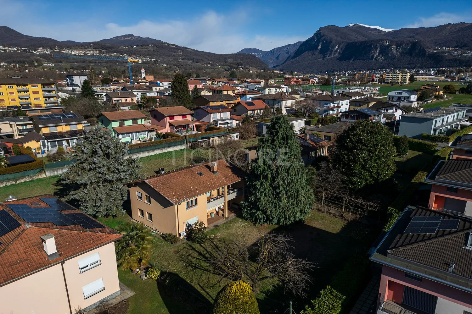 Genestrerio – Detached house with garden and double garage