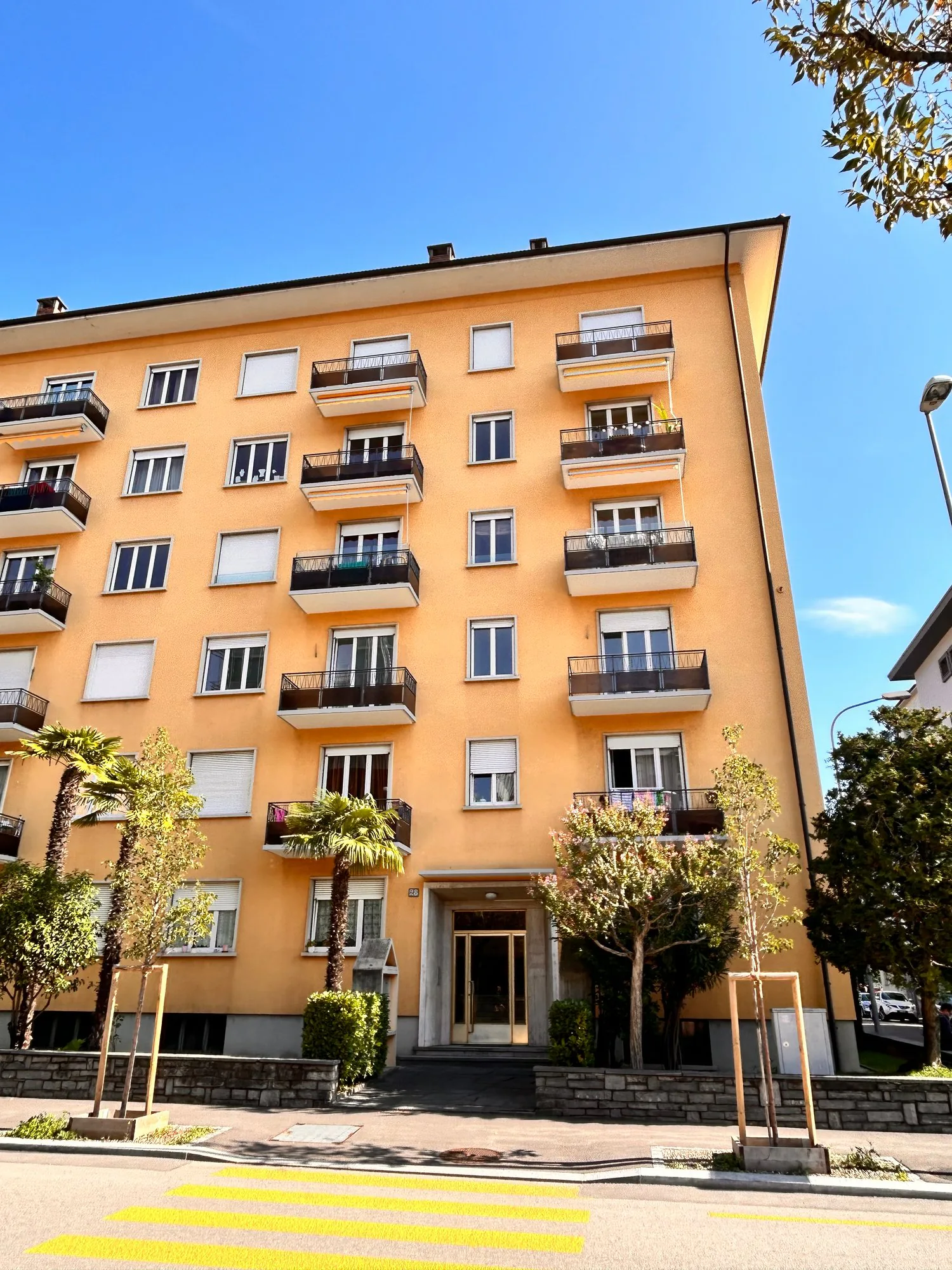 Bright 4-room apartment with balcony in Lugano