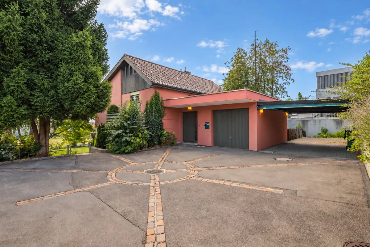 Single-family house in Pfäffikon ZH with potential