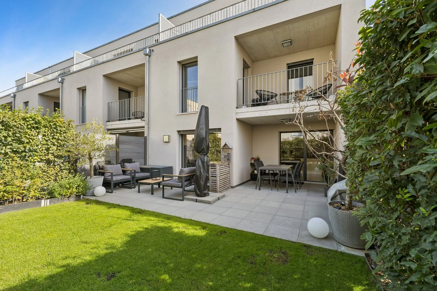 Contemporary townhouse of 6.5 rooms in Sugiez