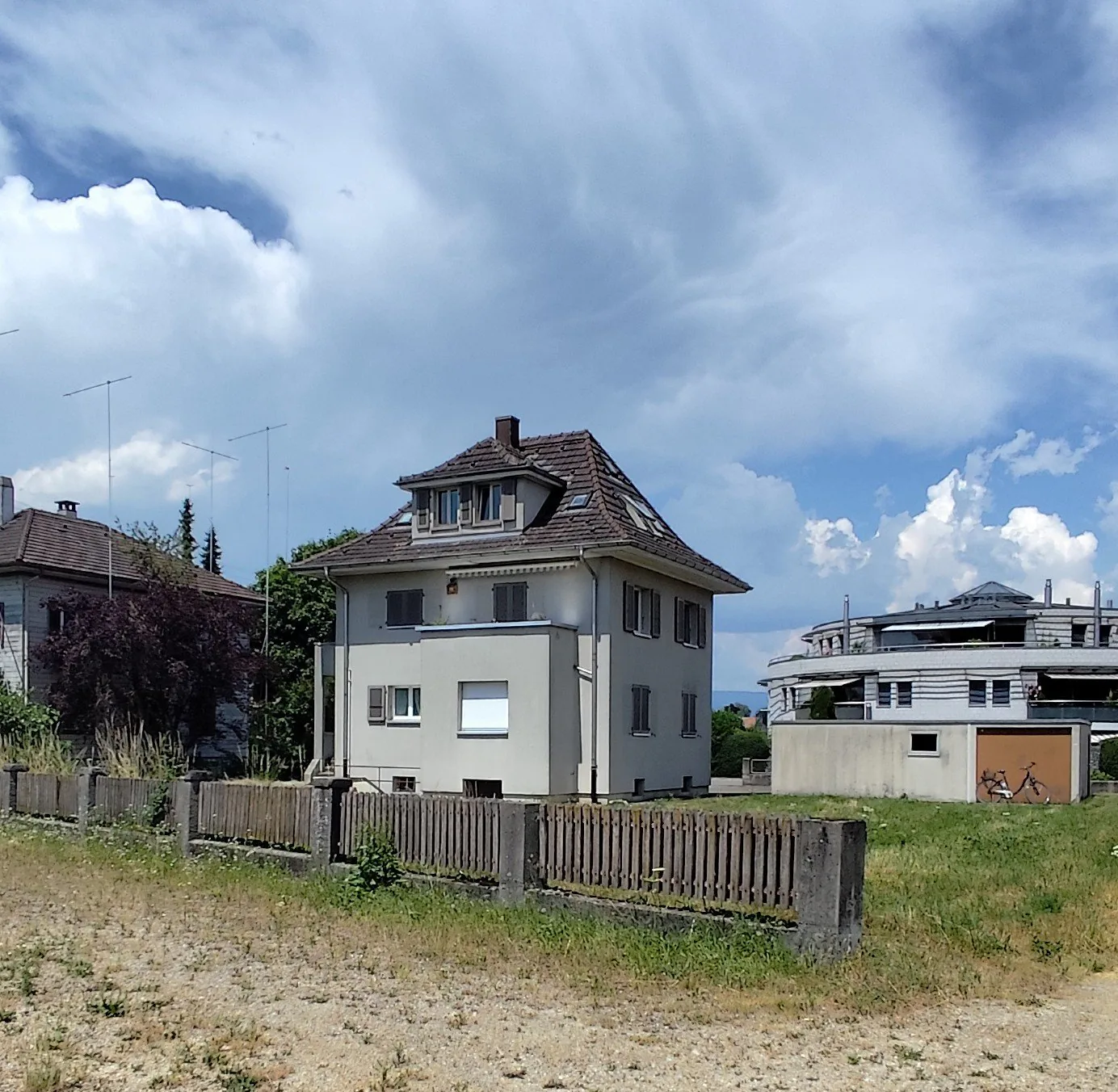 Charmante 2.5-Zimmerwohnung mit Balkon in Aarberg