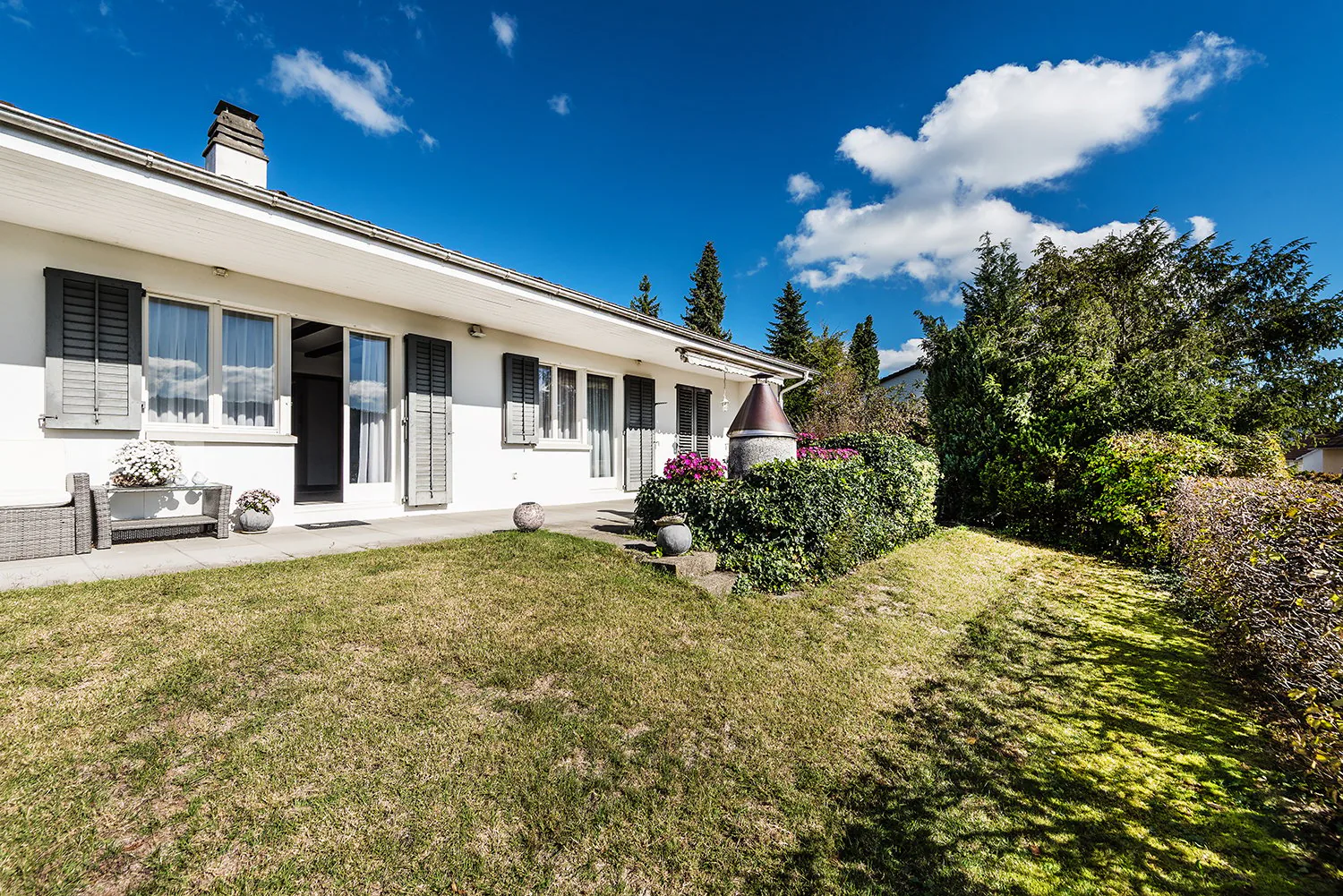Bungalow mit Garten, Pool und viel Entwicklungspotenzial