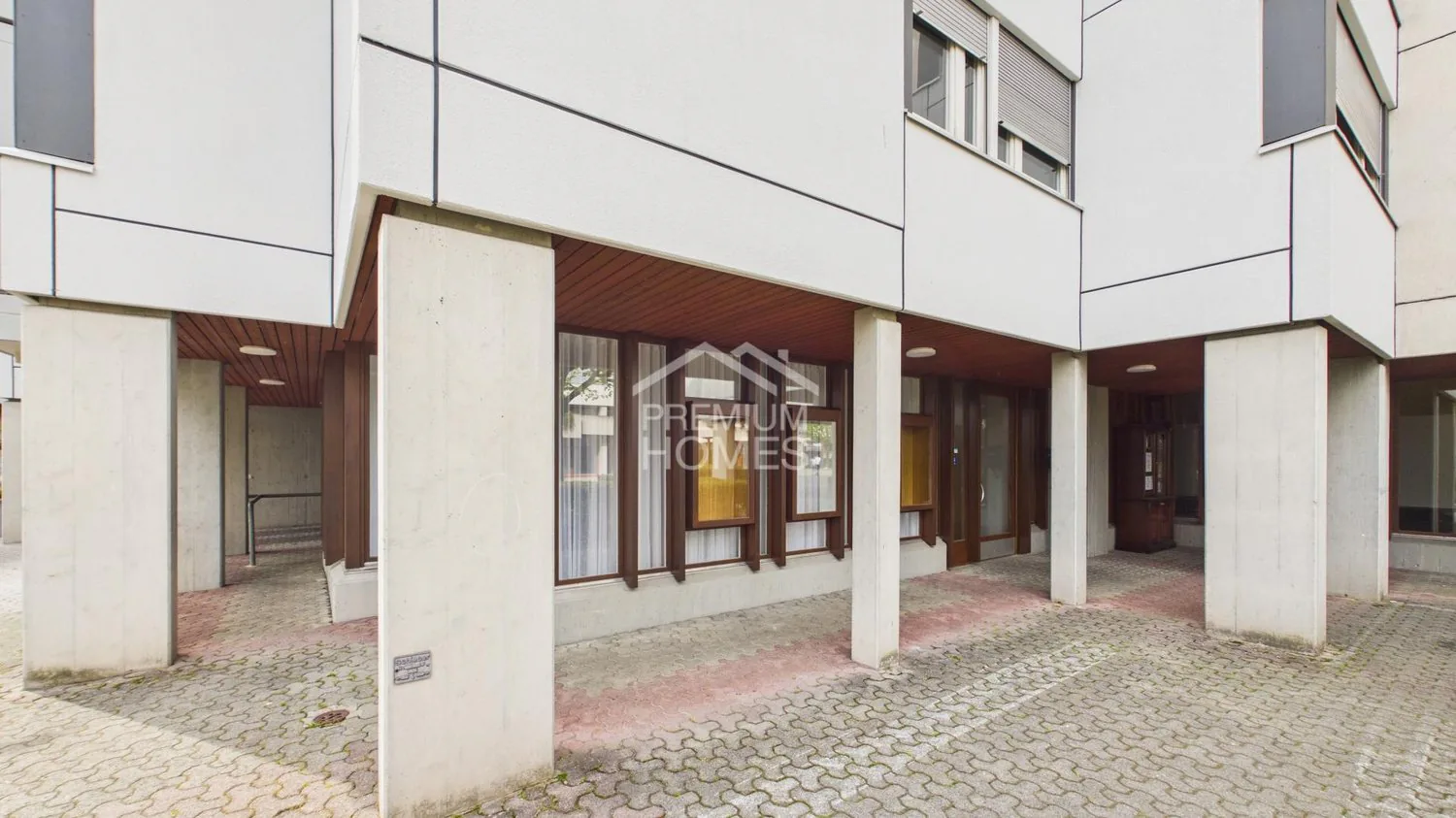 Petit, élégant, plein de potentiel ! Réaménagement d'un local commercial - Appartement avec services