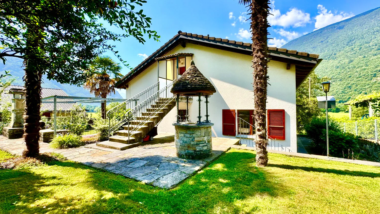 Ref. 2018 TICINO SEMI-DETACHED HOUSE - GREAT POTENTIAL IN THE GREEN WITH CAR BOX