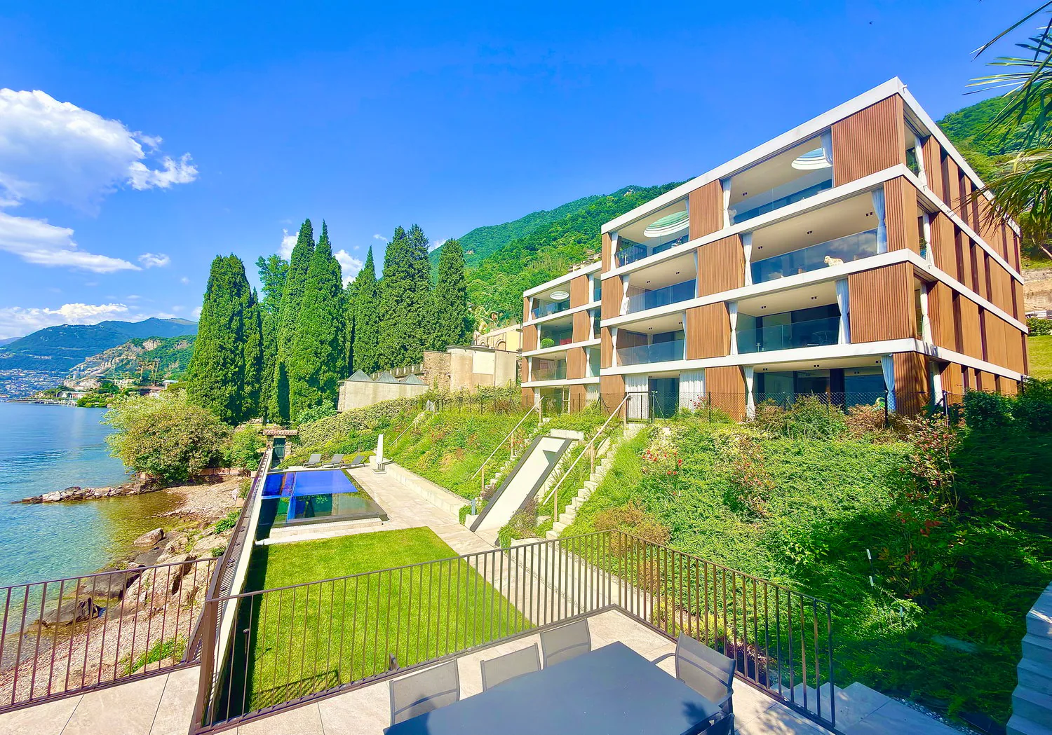 3726 - DIRECTLY ON THE LAKE - ONLY FIRST RESIDENCE - LUXUS APARTMENT WITH PRIVATE BEACH