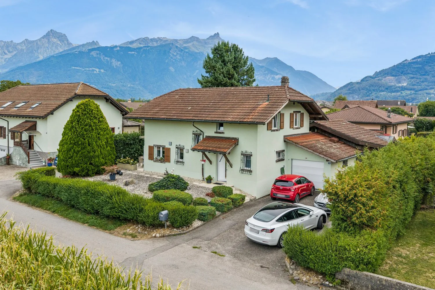 Casa familiare nel cuore di un generoso scrigno di verde