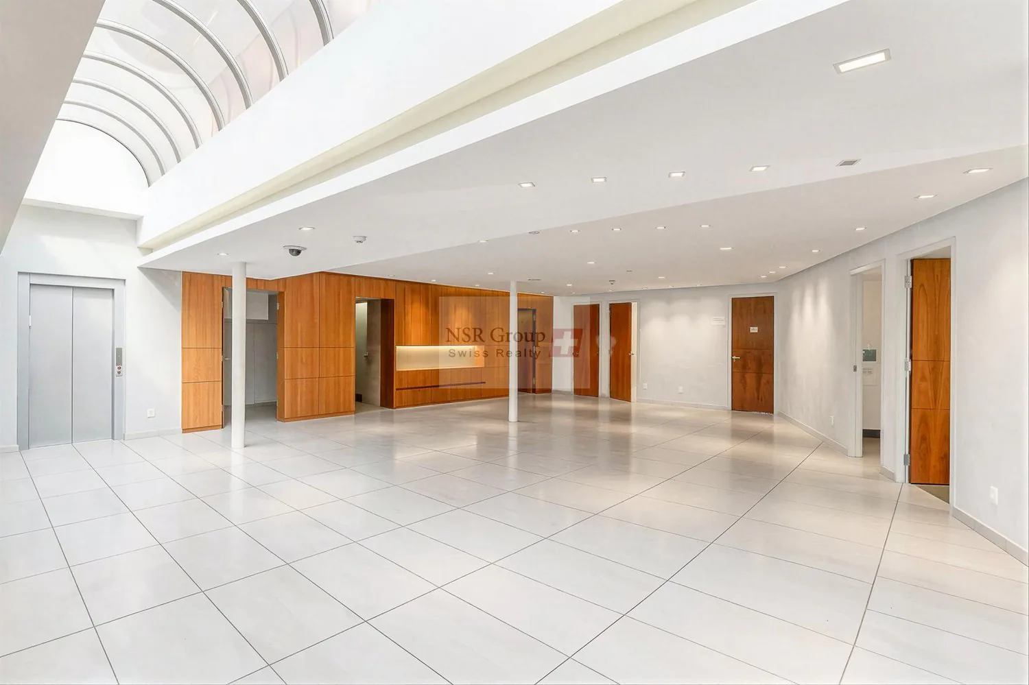 Arcade Gewerbeimmobilie 538 m² + 100 m² Lager - Januar 2027