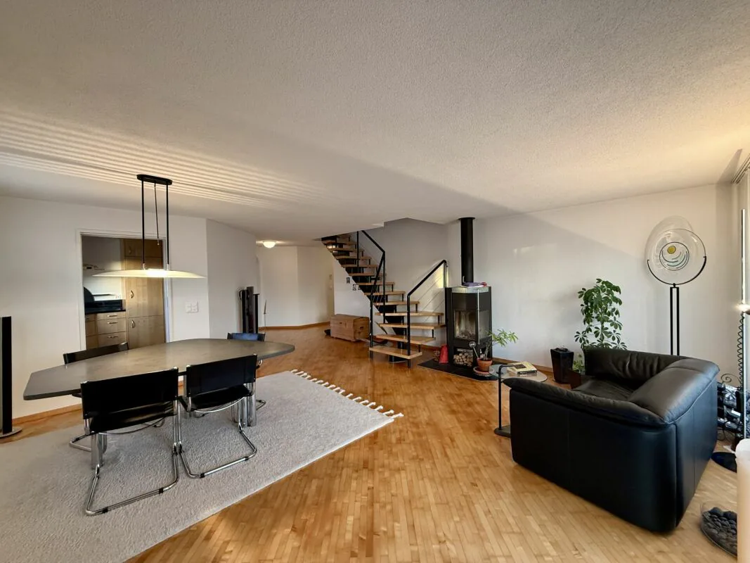 Spacious living with mountain views - 5.5-room maisonette in Römerswil