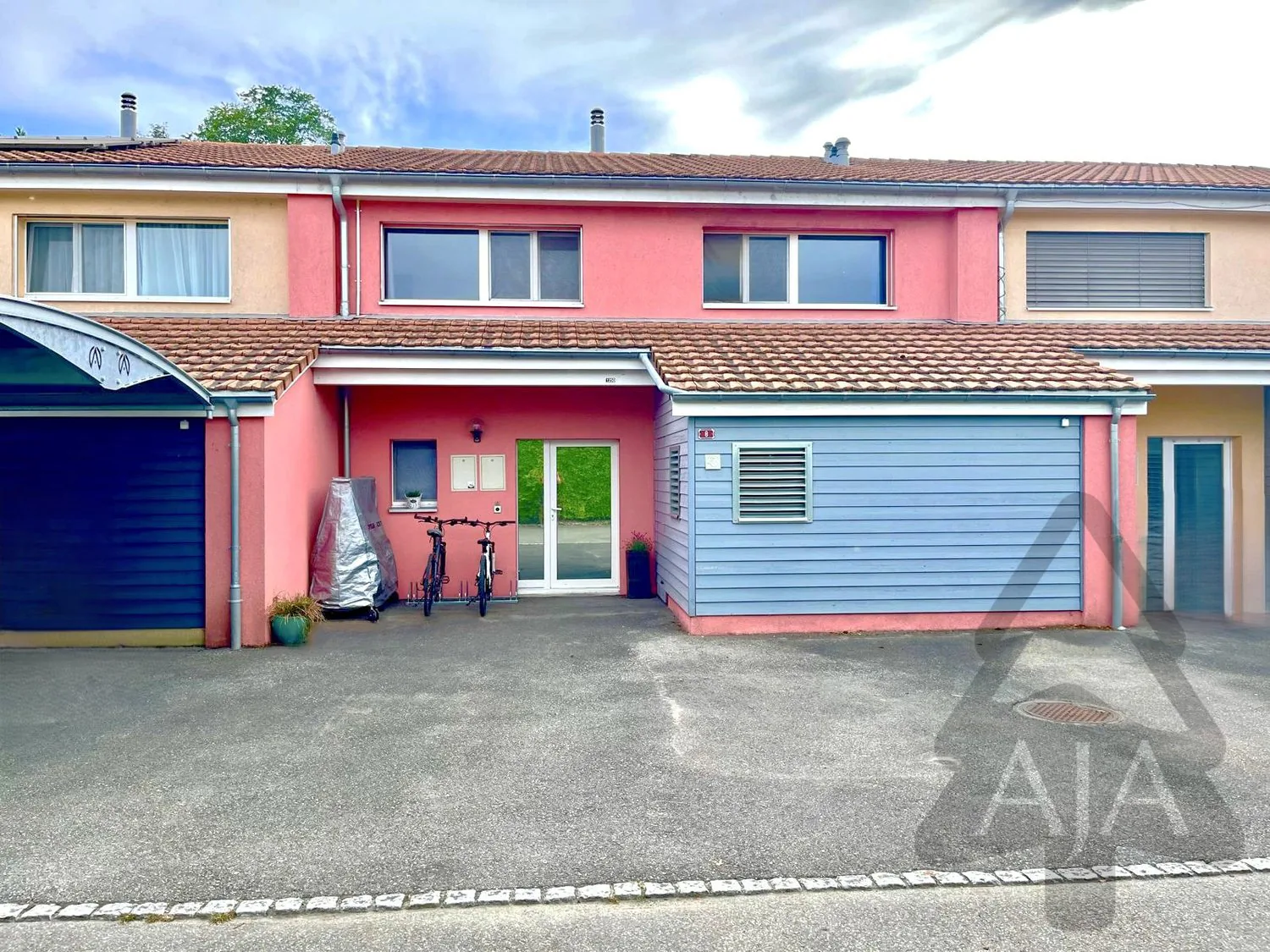 Cudrefin (a due passi dal Lago), bellissima villa a schiera con 5,5 locali e giardino
