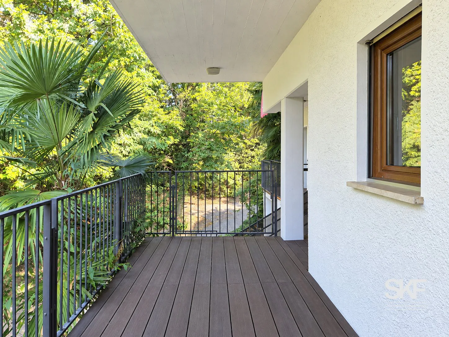 BREGANZONA - AFFITTASI APPARTAMENTO 2.5 LOCALI CON BALCONE SUL VERDE