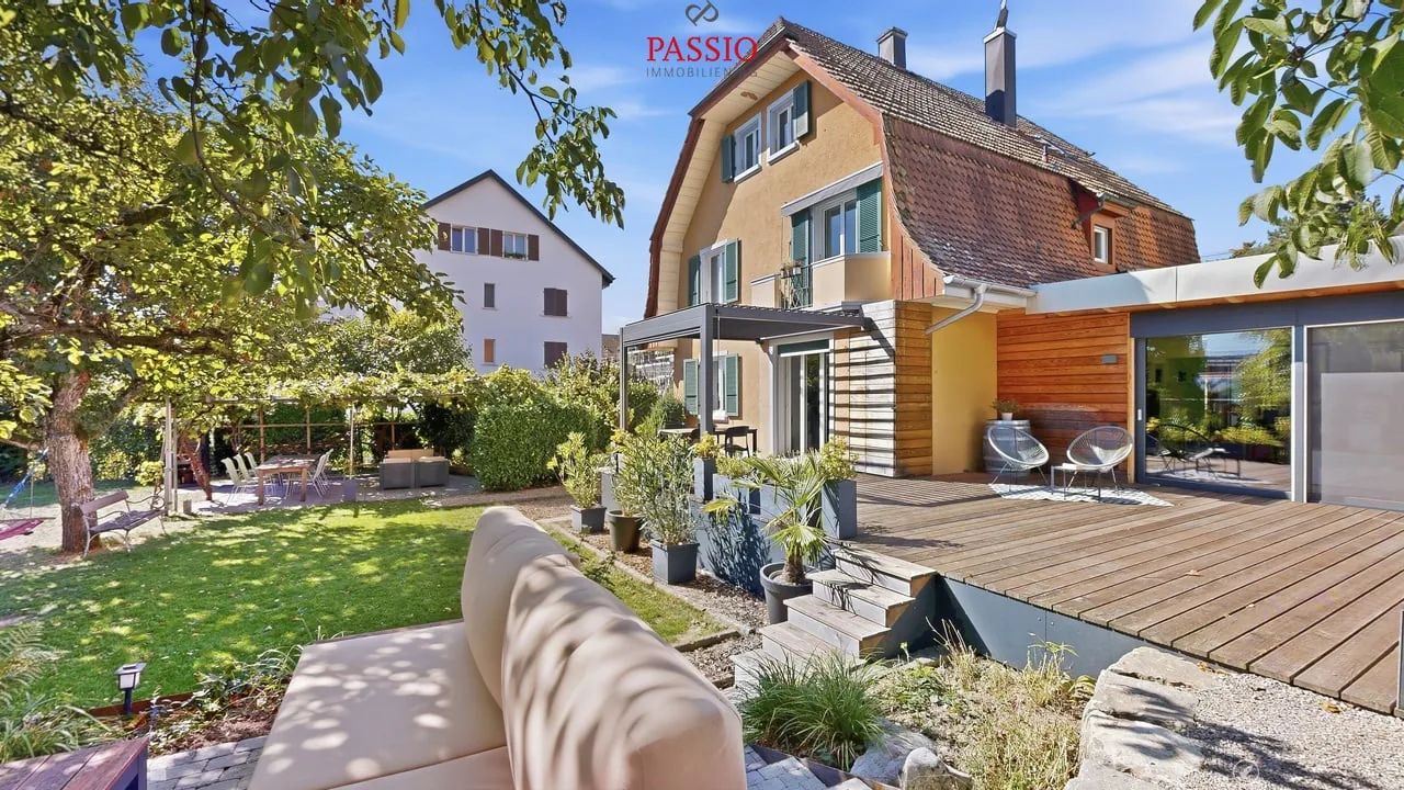 Casa di stile per una o due famiglie con paradiso giardino e potenziale