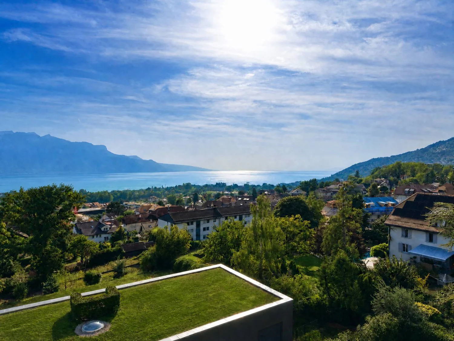 Renovated Master House with panoramic view of Lake Geneva