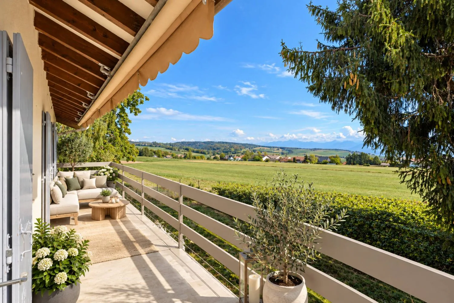 Villa to reinvent facing the lake and mountains