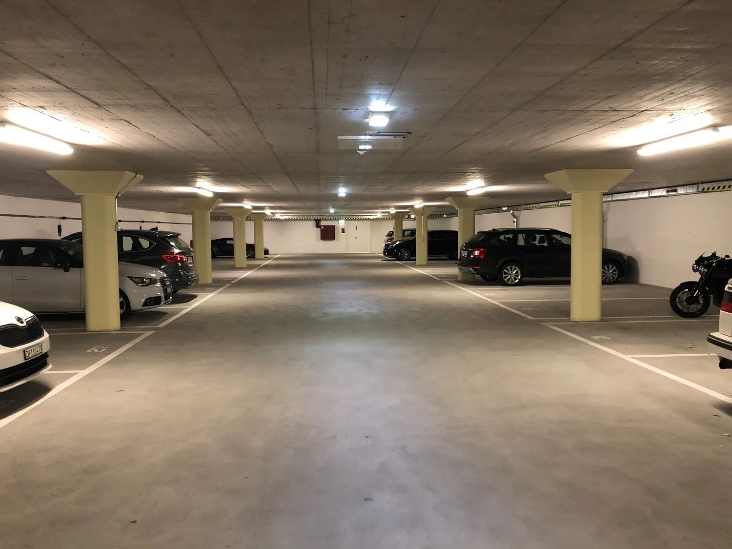 Motorradabstellplatz zu vermieten
